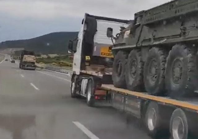 Κομβόι με τεθωρακισμένα του στρατού των ΗΠΑ έξω από την Θεσσαλονίκη