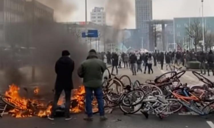 «Εμφύλιος πόλεμος», λέει Ολλανδός δήμαρχος! Η Ευρώπη χάνει τον έλεγχο, vid.
