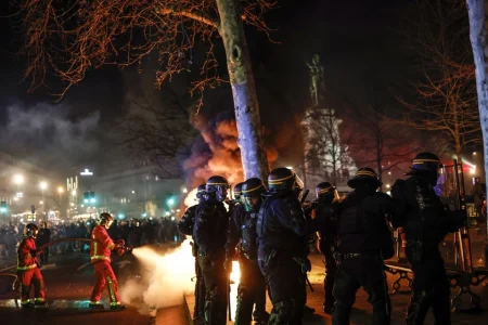 Γαλλία: Ο Μακρόν φοβάται ότι θα γίνει «Μαρία Αντουανέτα» – Αναμένεται νέα εθνική κινητοποίηση.