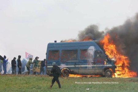 Νέες μάχες στη Γαλλία στον πόλεμο του νερού. Φλέγονται αστυνομικά οχήματα πολλοί τραυματίες!! Σήμερα επιλέχθηκε ως πεδίο μάχης η ύπαιθρος!