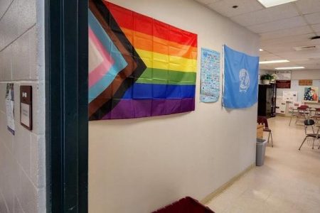 Μετά τον ΠΟΥ και το CDC εισβάλλει στα σχολεία με υποχρεωτικές οδηγίες για το πώς πρέπει τα παιδιά να πειστούν να αλλάξουν φύλο!